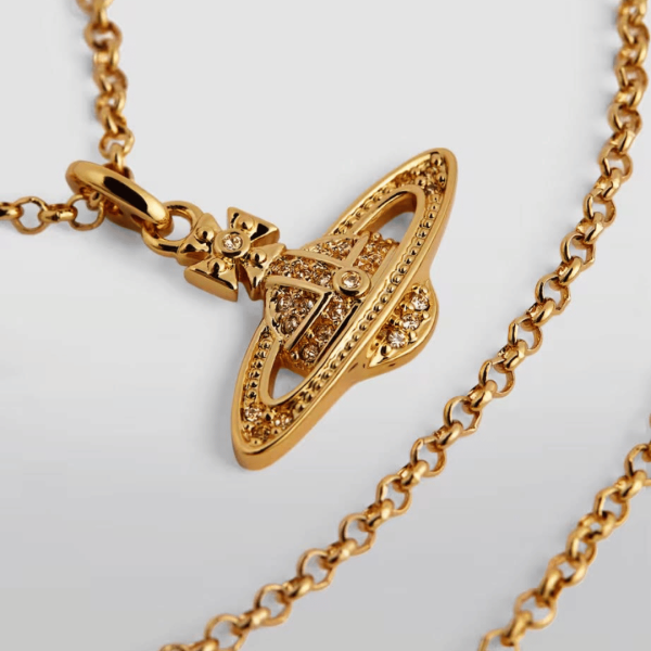 ✨ WIN VIVIENNE WESTWOOD CRYSTAL BAS-RELIEF NECKLACE OR £100 CASH